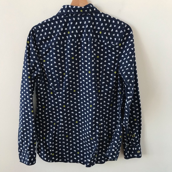 G H Bass and Co shamrock button down - Picture 2 of 7